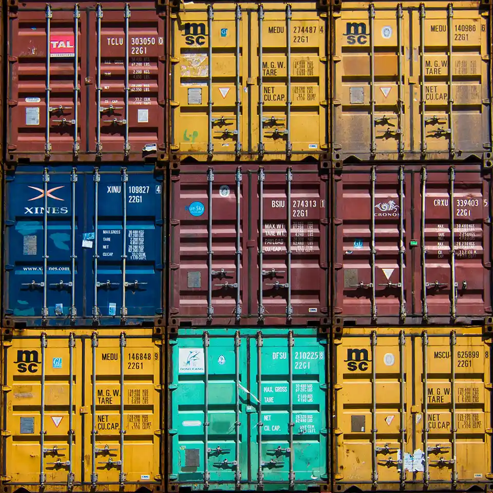 Container, neun Kontainer, Hafenlager